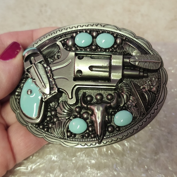 COPY - New fake revolver belt buckle approximately 3.75" - Picture 3 of 6